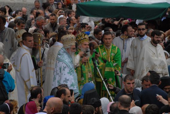 Ὁ Πατριάρχης τῆς Σερβίας ἀπευθύνεται στούς πιστούς.