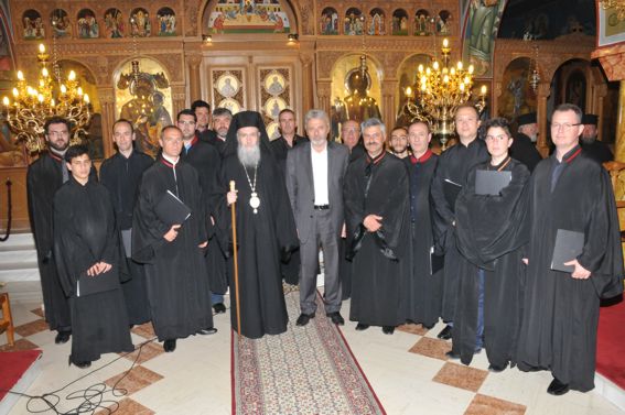 Βυζαντινός Χορός πού αποτελείται από Ιεροψάλτες τής Ιεράς Μητροπόλεώς μας υπό τήν διεύθυνση τού κ. Παντελή Αναστασόπουλου