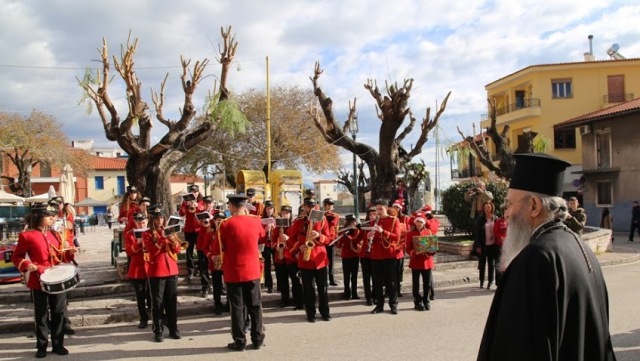 Τά κάλαντα στόν Μητροπολίτη Ναυπάκτου