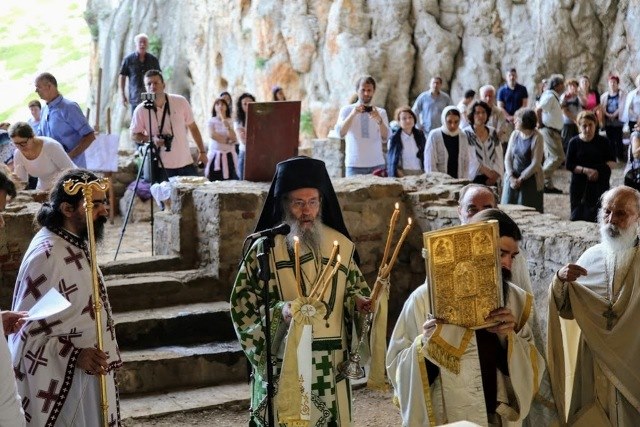 Δυό ἀπό τά ἅγια Σπήλαια τῆς Βαράσοβας