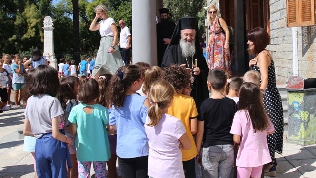 Ἁγιασμὸς στὸ Παπαστράτειο Γυμνάσιο καὶ ἐπισκέψεις σὲ Σχολεῖα τοῦ Ἀγρινίου