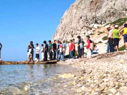 Θεία Λειτουργία στον σπήλαιο του Αγίου Νικολάου, στην Βαράσοβα