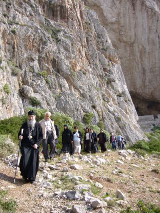 Στο σπήλαιο του αγίου Νικολάου στην Βαράσοβα