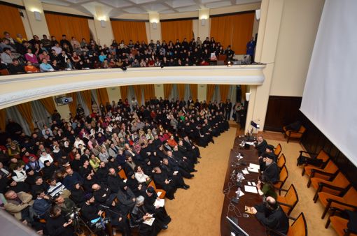 Στό Ιάσιο τής Ρουμανίας  μέ τό λείψανο τού αγίου Πολυκάρπου καί τήν διδασκαλία τού π. Ιωάννου Ρωμανίδη.  Ομιλία στό Πανεπιστήμιο