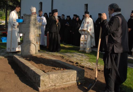 Ἡ Ἀνακομιδὴ τῶν ἱερῶν λειψάνων τοῦ Ἁγίου Ἰουστίνου Πόποβιτς – 12 Ἰουνίου 2014