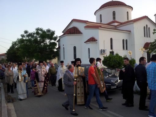 Από τόν πανηγυρίζοντα Ιερό Ναό Αγίου Κωνσταντίνου Μακυνείας, λιτανεία Μάϊος 2013